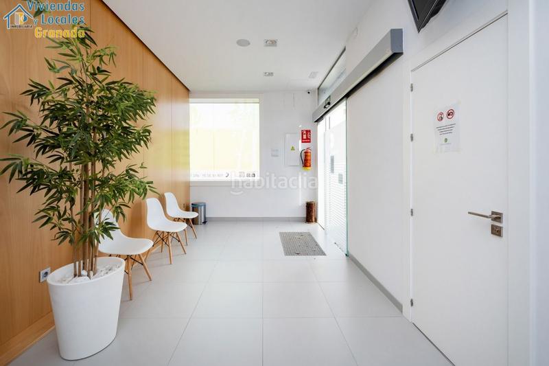 Foto f7672925-f728-4b3e-84b6-ee2eb0ec4882. Local comercial a Cervantes Granada