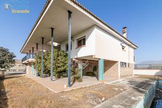 Masia  Carretera malaga. Casa con terreno y nave en santa fe