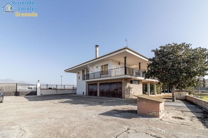 Foto 5c6e0762-fade-4b63-94c3-4b000d9a959b. Masía casa con terreno y nave en Santa Fe