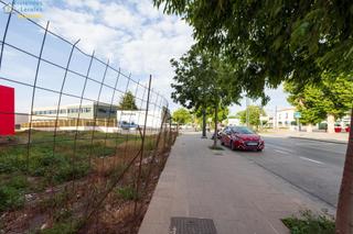Terreny residencial a Poniente. Solar junto a fernando de los rios. armilla. terciario oficina,