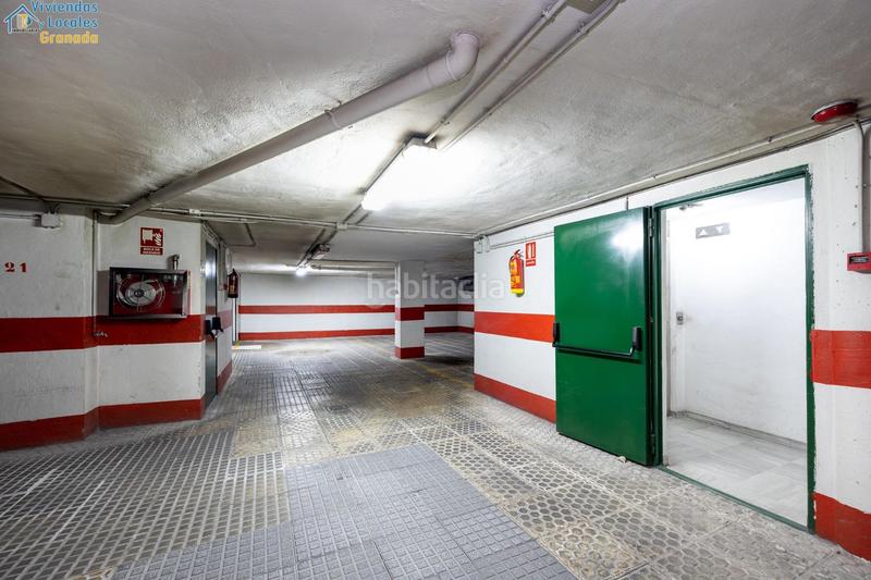 Foto 08de1ad1-1776-4e8b-9d0b-f758cdf98d8c. Parking coche gran plaza de garaje en avenida de constitución en Granada