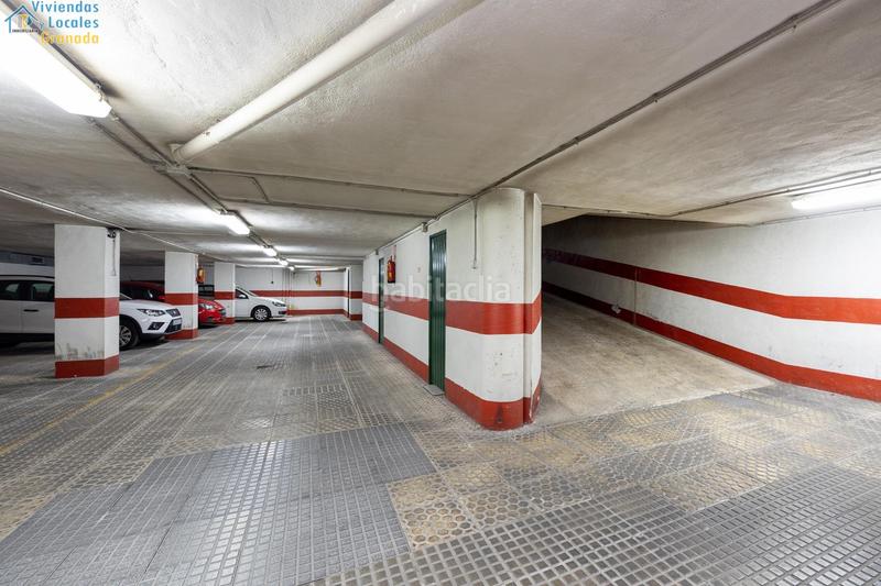 Foto 772bda0a-3964-49fb-be15-3e45d201b3af. Parking coche gran plaza de garaje en avenida de constitución en Granada