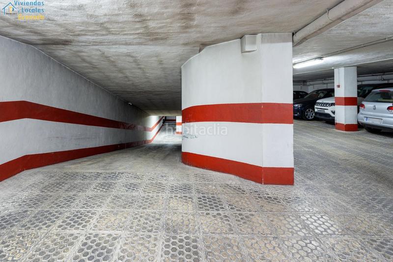 Foto 7b432419-3ef9-4c88-afca-720020bc44db. Parking coche gran plaza de garaje en avenida de constitución en Granada