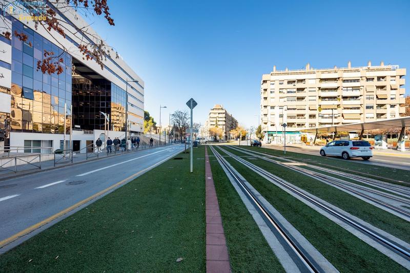 Foto 94d44213-6ca8-4ced-a928-28db6674d198. Parking coche gran plaza de garaje en avenida de constitución en Granada