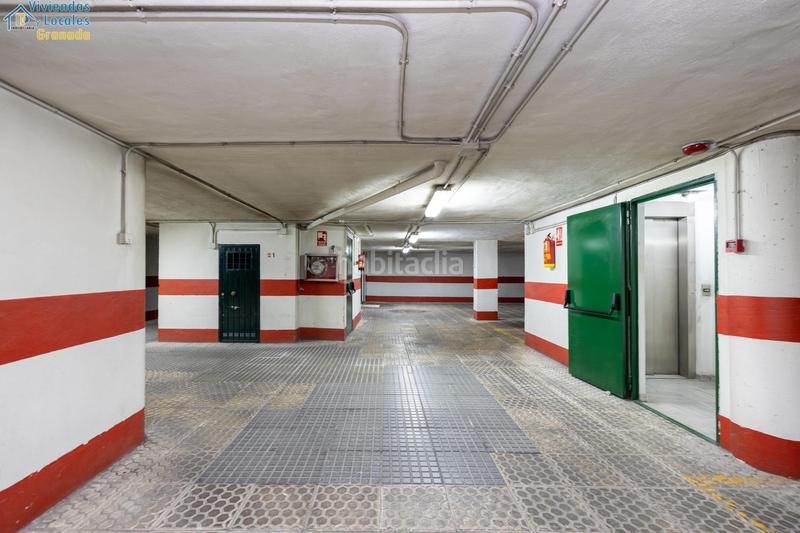 Foto fd2c1331-fe61-4440-803b-4c27a1e2d5d5. Parking coche gran plaza de garaje en avenida de constitución en Granada