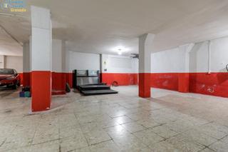 Locale commerciale in Calle LOMA DE DILAR