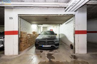 Parking coche en Camino de Ronda. Descubre este magnífico garaje cerrado para dos coches, ubicado
