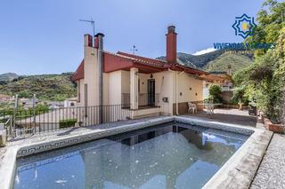 Xalet a Pinos Genil. Chalet en pinos genil