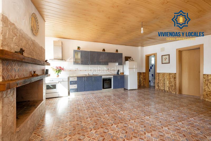 Foto 2ef55fa9-4ab7-4093-b42f-298ab5d64b4b. Chalet estupendo chalet con apartamento y piscina en Salar
