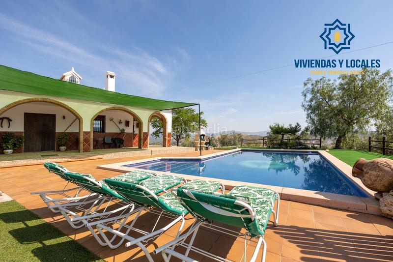 Foto b9fe8fb4-3d80-4b11-8062-cf5bef9d3a98. Chalet estupendo chalet con apartamento y piscina en Salar