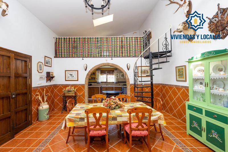 Foto d9c78af5-2832-4b85-869c-94538e8b8d33. Chalet estupendo chalet con apartamento y piscina en Salar
