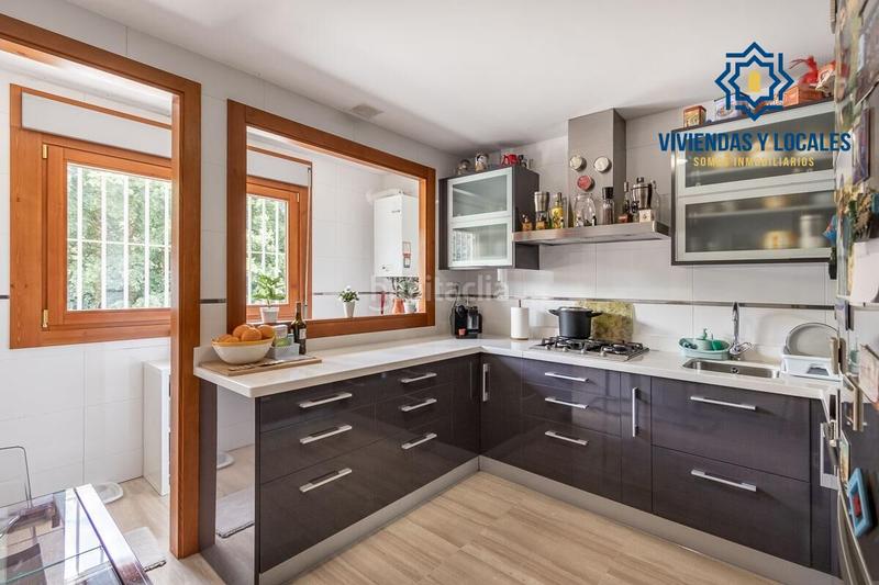 Foto 1db1f2fe-a891-49c6-84a8-2bb7016e91a5. Casa a schiera con riscaldamento parcheggio piscina in Granada