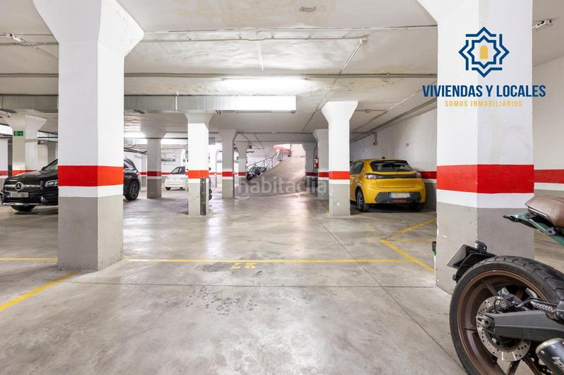 Foto ffe975ec-c057-4f15-ac43-cbc427bde147. Parking voiture dans Camino de Ronda Granada