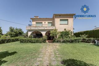 Casa a Dílar. Casa señorial con terreno en dílar