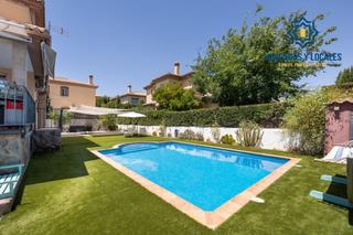 Xalet a Calle tirso de molina 14. Descubre tu villa de lujo en otura! chalet independiente con pis