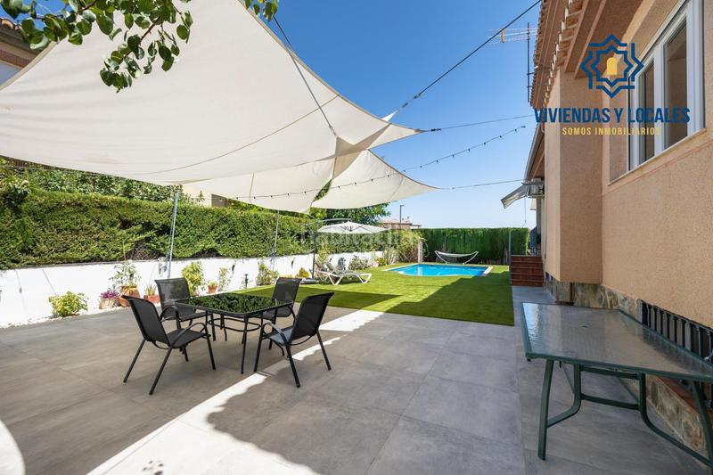 Foto 509b529f-afaf-4507-8d4d-101fdbbb44c4. Chalet en calle tirso de molina 14 descubre tu villa de lujo ! chalet independiente con piscina privada en Otura