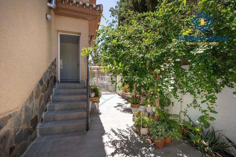 Foto c4cb5bdd-c69e-421d-a8fd-a64a8e5f2d7a. Chalet en calle tirso de molina 14 descubre tu villa de lujo ! chalet independiente con piscina privada en Otura