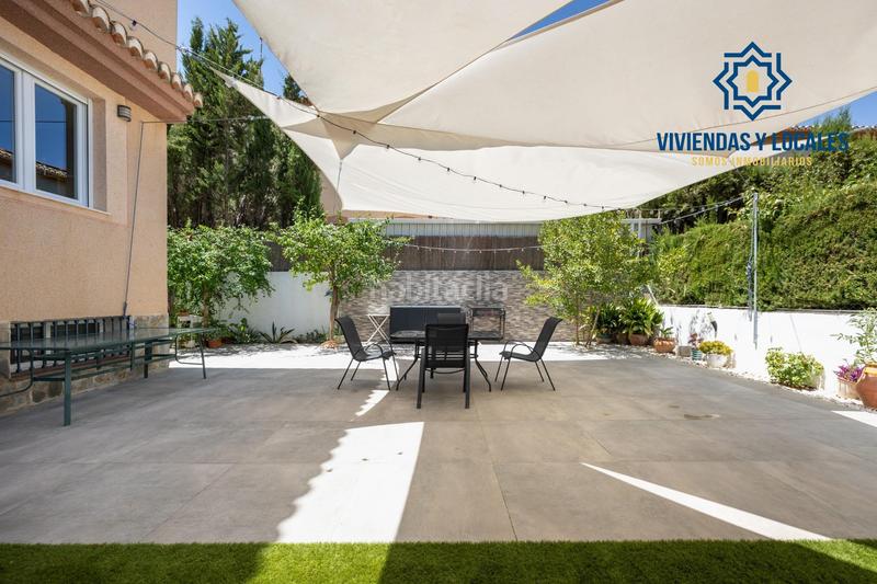 Foto d6f61b4d-c25e-4609-b1dd-7eef6098518d. Chalet en calle tirso de molina 14 descubre tu villa de lujo ! chalet independiente con piscina privada en Otura