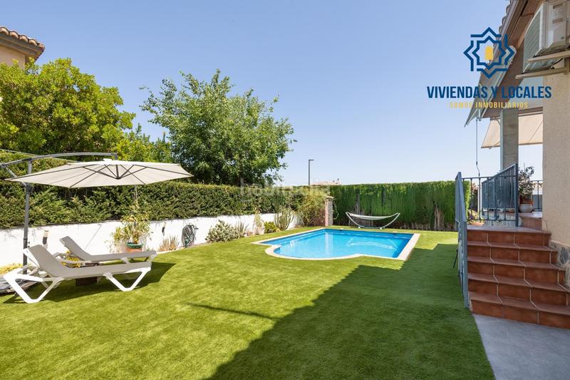Foto f74ac614-4602-40c8-9e19-22a9ece4212f. Chalet en calle tirso de molina 14 descubre tu villa de lujo ! chalet independiente con piscina privada en Otura
