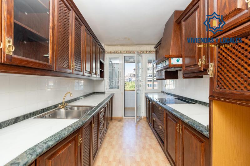 Foto 2125be4d-1949-4186-a921-857f9c8a4ae0. Pis amb calefacció aparcament piscina a Plaza de Toros Granada