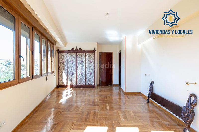 Foto 266a1417-f10f-498b-817b-d79c2826e9f2. Pis amb calefacció aparcament piscina a Plaza de Toros Granada