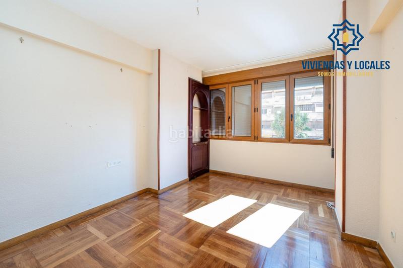 Foto ae43e7e3-e879-4cc5-8b67-277e6acd5f6e. Pis amb calefacció aparcament piscina a Plaza de Toros Granada