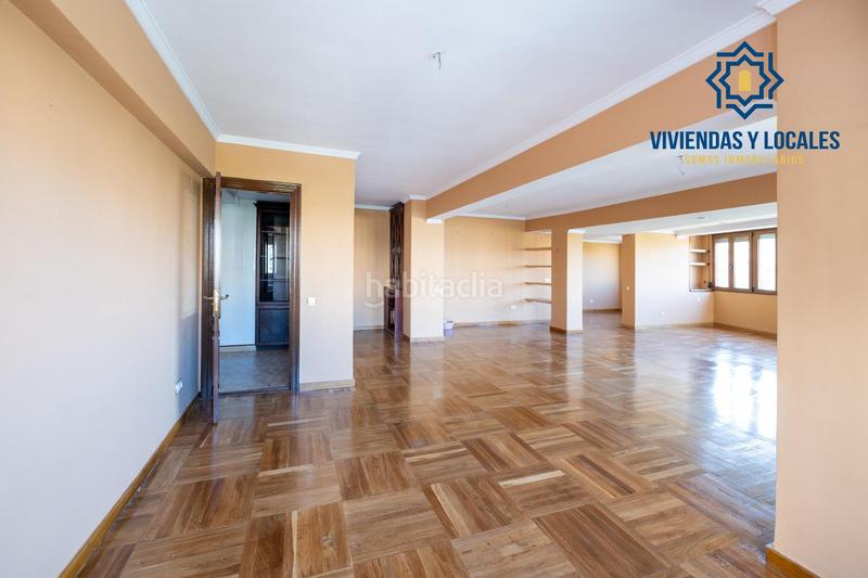 Foto b85b967a-6220-4f69-b050-e7f1aa161800. Pis amb calefacció aparcament piscina a Plaza de Toros Granada