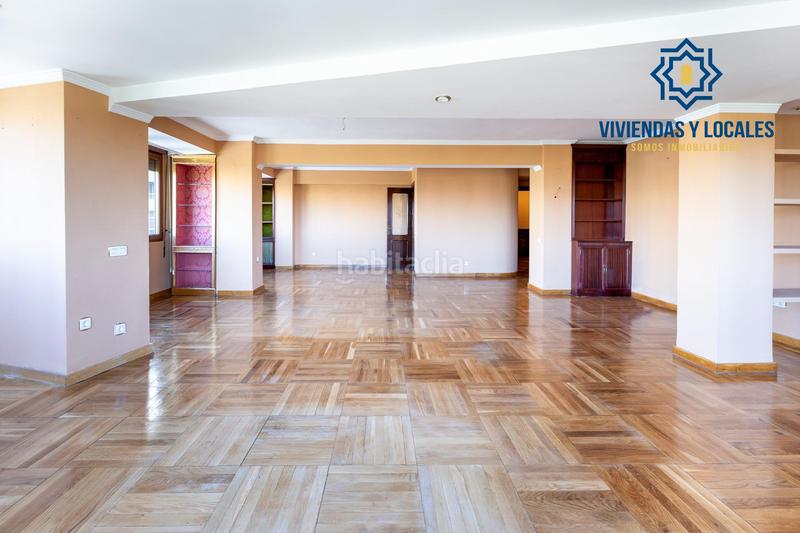 Foto bb3d98b7-2d3c-46fc-bd52-b191c9686854. Pis amb calefacció aparcament piscina a Plaza de Toros Granada