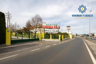 Masia a Maracena. Gran casería en maracena, junto a la autovía.