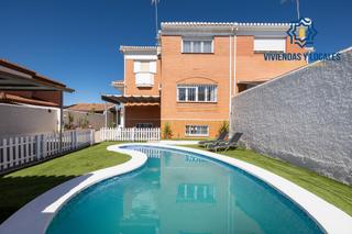 Maison jumelée à Albolote. Casa exclusiva en cortijo del aire