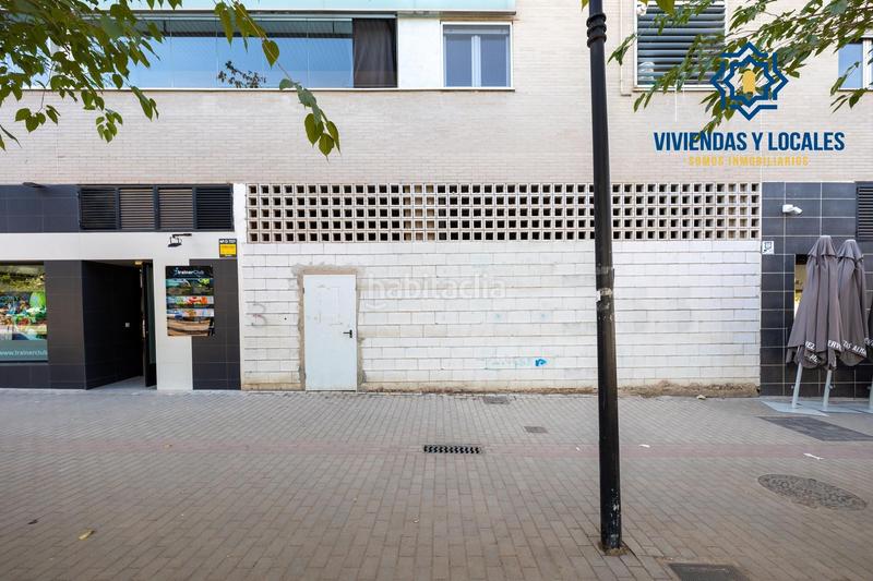 Foto 20ac3ecf-9a7a-43cc-ae7e-2767bd8d81d4. Local comercial  en el Campus de la Salud en Granada