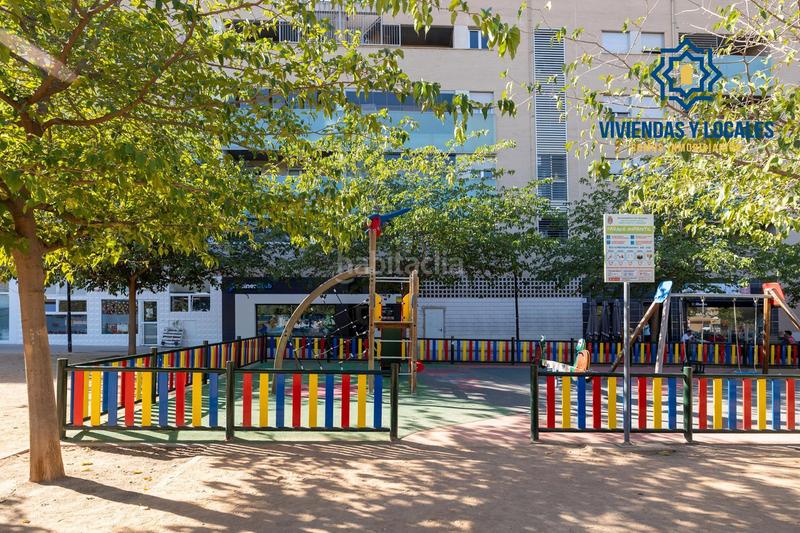 Foto 294642ac-7178-4fcb-8eb9-963ab8b8ae90. Local comercial  en el Campus de la Salud en Granada