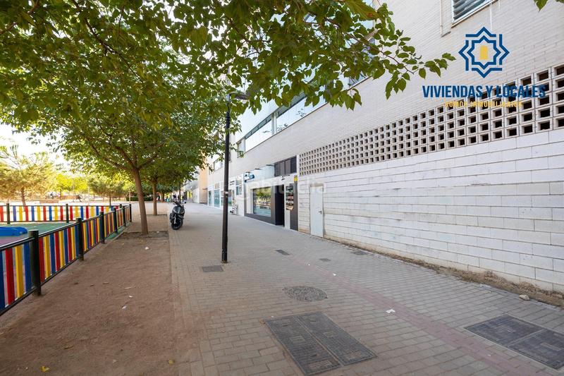 Foto 8341418b-3d5e-4c72-9a4a-8e9107d6f052. Local comercial  en el Campus de la Salud en Granada