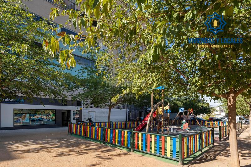 Foto dd0963ca-c5fd-45d1-bb0e-df4dc92fb079. Local comercial  en el Campus de la Salud en Granada