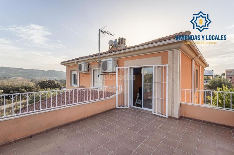 Foto 1dc52cd1-fddf-4c33-bdb4-dc6478d2e1aa. Casa precioso chalet en Atarfe