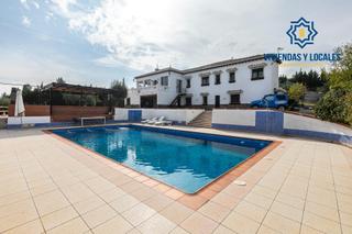 Chalet en Calle rio genil (csj) 25. Impresionante villa en cortijo de san javier las gabias