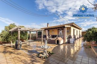Chalet à La Zubia Ciudad. Fantástica villa con infinidad de posibilidades