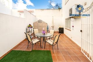 Pis  Calle barrio alto. Piso con amplia terraza