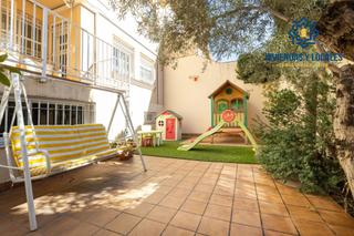 Maison jumelée à Av. F. Garcia Lorca - Nueva Estación Autobuses. Espectacular casa ubicada en el exclusivo barrio de albayda, dis