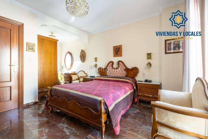 Foto 182d1c3a-2b25-497d-9d94-3d6bdaa54742. Casa adosada espectacular casa ubicada en el exclusivo barrio de albayda, diseñada con una distribución funcional en Granada
