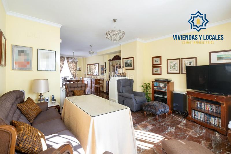Foto 2d00df94-fbde-4ce6-b94e-b28071b7cc2a. Casa adosada espectacular casa ubicada en el exclusivo barrio de albayda, diseñada con una distribución funcional en Granada