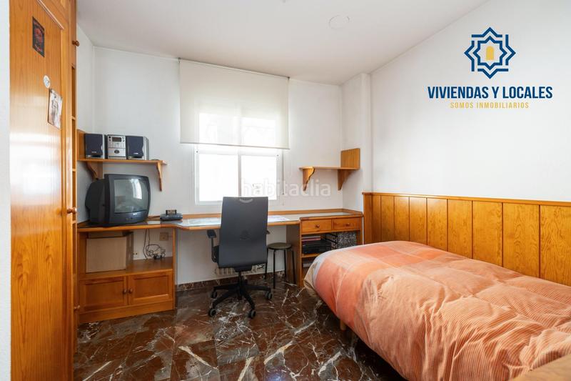 Foto 5a969b6d-5012-4307-a394-8e02474d2a98. Casa adosada espectacular casa ubicada en el exclusivo barrio de albayda, diseñada con una distribución funcional en Granada
