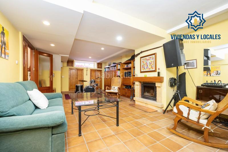 Foto 8e86b084-9228-4778-bdb0-40c3f83d68e0. Casa adosada espectacular casa ubicada en el exclusivo barrio de albayda, diseñada con una distribución funcional en Granada