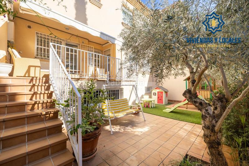 Foto abf988ad-a706-44cb-9e7a-a26977005d2d. Casa adosada espectacular casa ubicada en el exclusivo barrio de albayda, diseñada con una distribución funcional en Granada