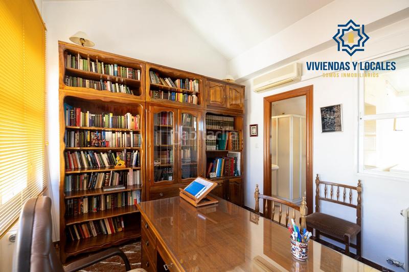 Foto ad1d0ddd-11b7-4539-a9fd-681e7ac9c296. Casa adosada espectacular casa ubicada en el exclusivo barrio de albayda, diseñada con una distribución funcional en Granada
