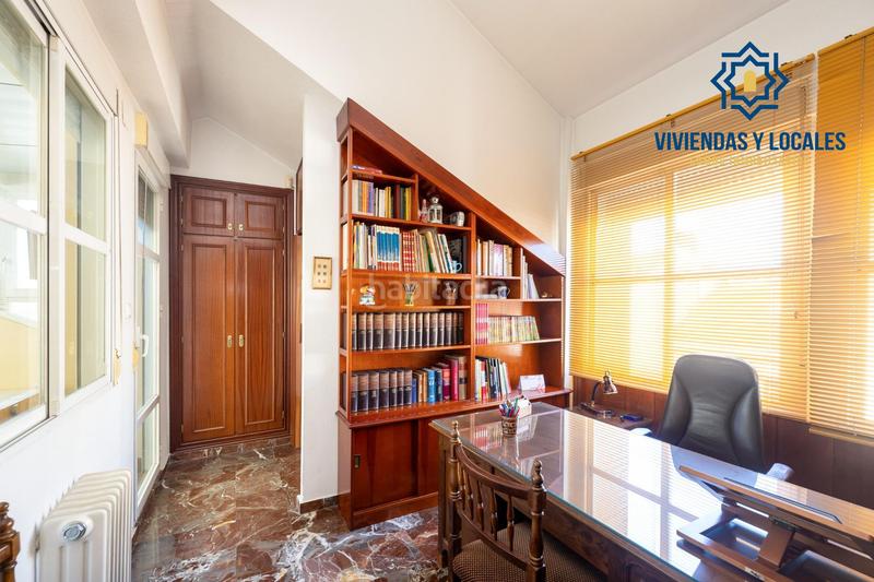 Foto b7e2c54a-ee5e-4df6-9f25-1d8bfae344a9. Casa adosada espectacular casa ubicada en el exclusivo barrio de albayda, diseñada con una distribución funcional en Granada