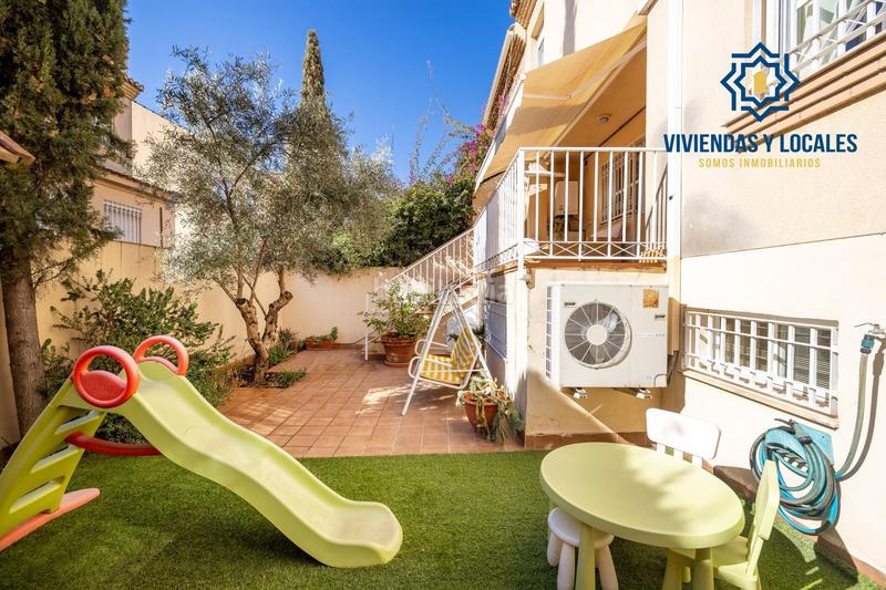 Foto cb208683-a220-4899-b77e-1a0448a0de32. Casa adosada espectacular casa ubicada en el exclusivo barrio de albayda, diseñada con una distribución funcional en Granada