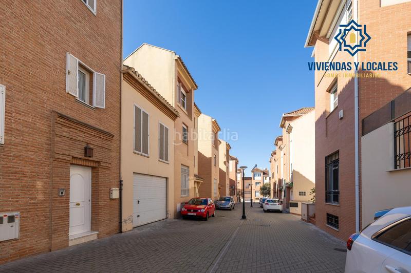 Foto e0423aa3-6ad4-4fad-8f8c-5e591d42819a. Casa adosada espectacular casa ubicada en el exclusivo barrio de albayda, diseñada con una distribución funcional en Granada