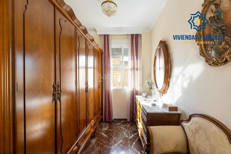 Foto e69f399f-18f6-487a-869b-d83d6b7f51c5. Casa adosada espectacular casa ubicada en el exclusivo barrio de albayda, diseñada con una distribución funcional en Granada