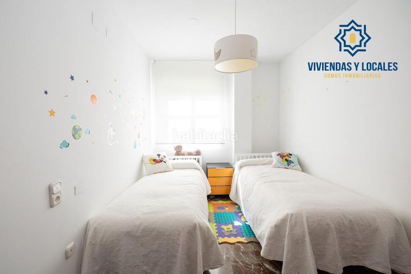Foto f1570c83-3280-45a2-b8bd-52453c22e643. Casa adosada espectacular casa ubicada en el exclusivo barrio de albayda, diseñada con una distribución funcional en Granada